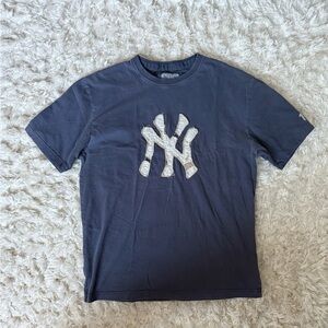 New York Yankees Baseball Vintage Frail Shirt Size Large